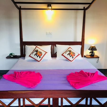 Sanjula Apartments Хиккадува Экстерьер фото